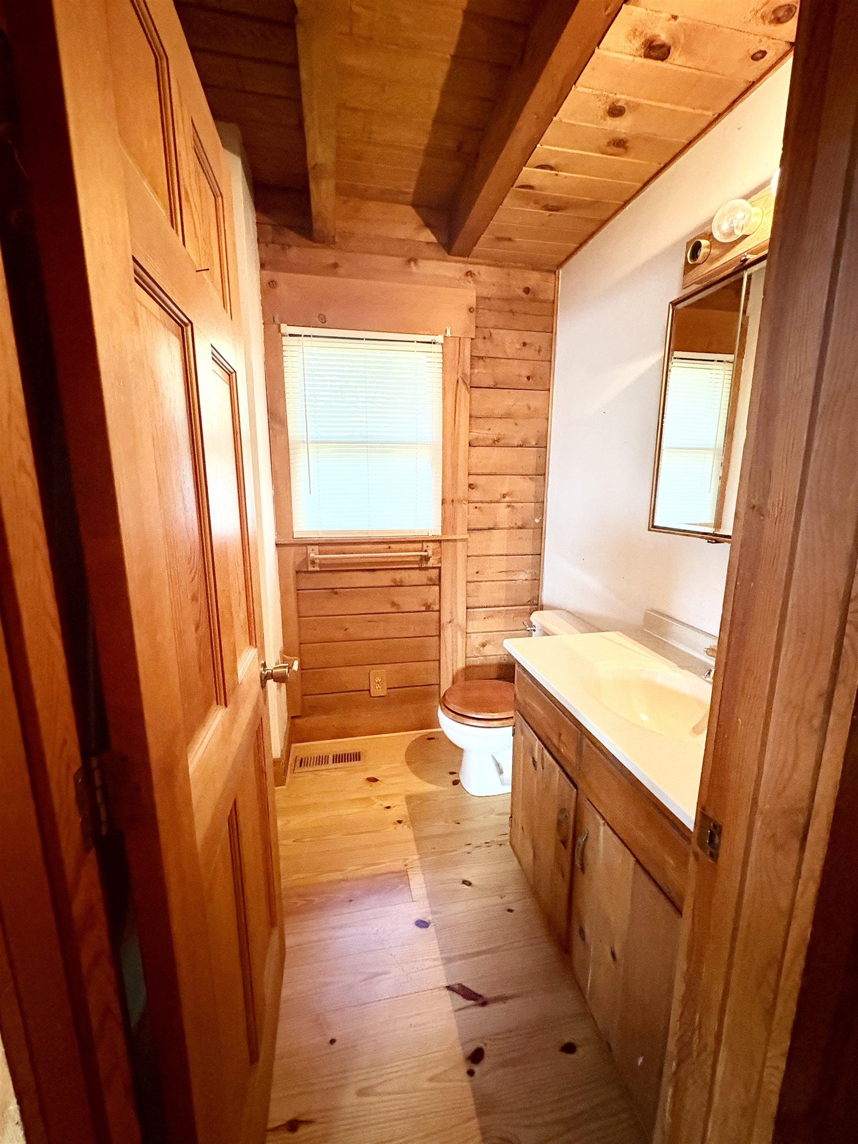 79 River Rdg Road Verona, VA 24482 - Photo 30 of 34 1st Floor Full Bath