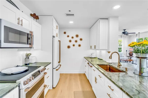 $10,500 | 615 Dream Island Place, Unit 201, Longboat Key, FL 34228