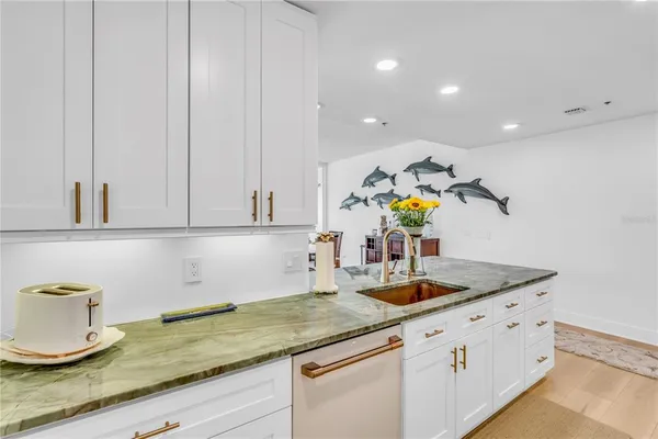 $10,500 | 615 Dream Island Place, Unit 201, Longboat Key, FL 34228