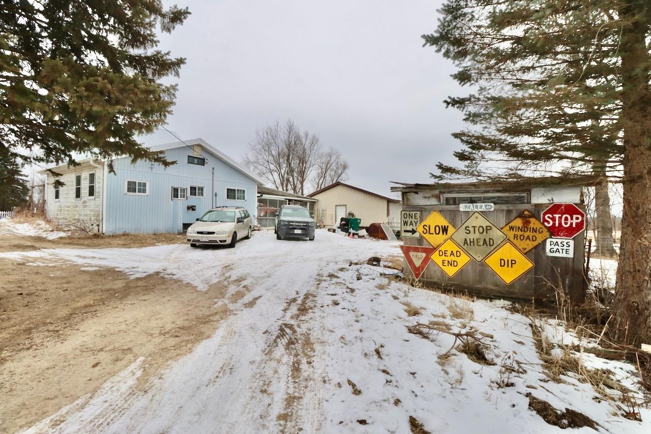 14411 West Carroll Road Brodhead, WI 53520 - Photo 3 of 33