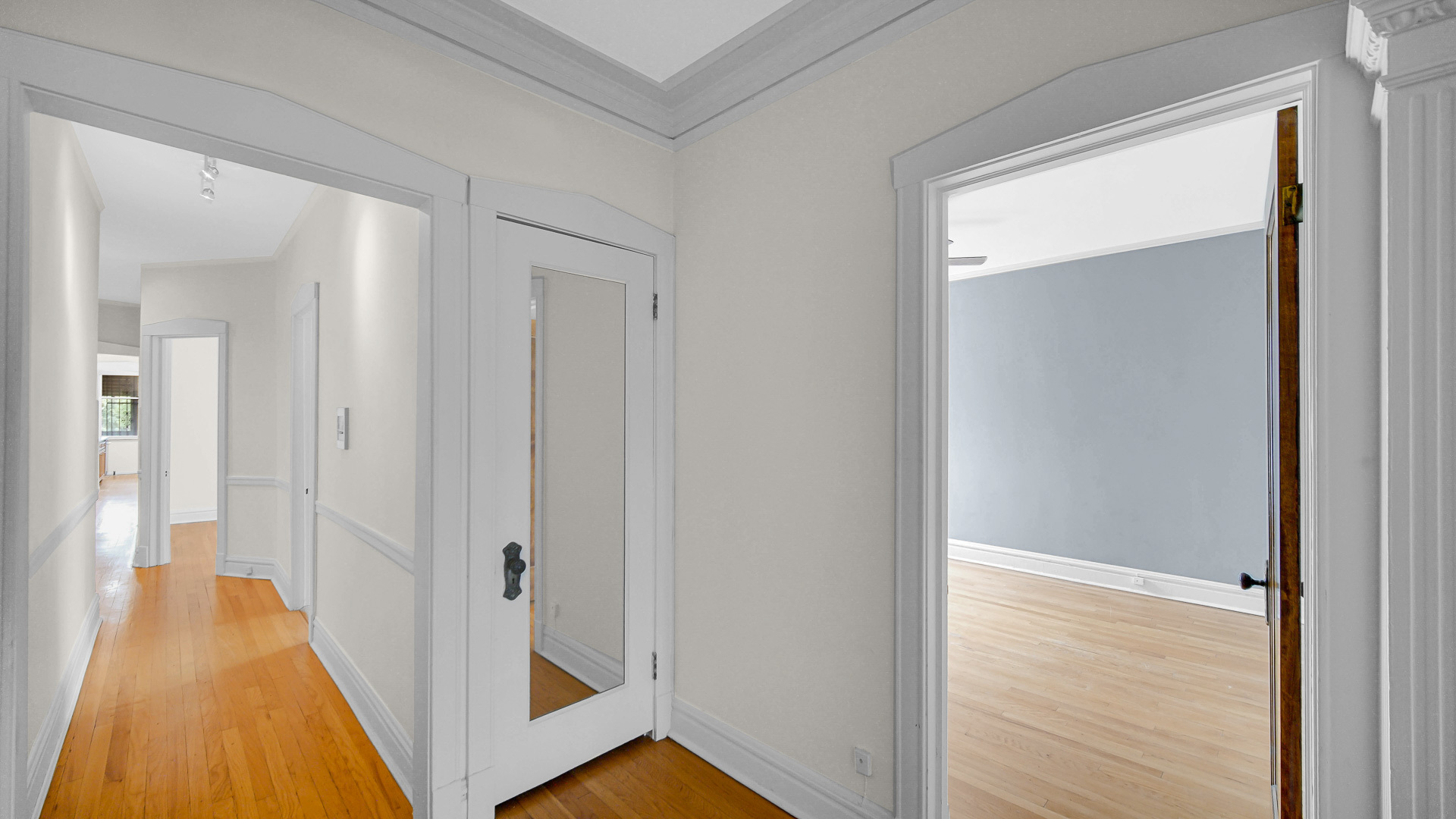 1213 East 53rd Street, Unit 3W Chicago, IL 60615 - Photo 18 of 21 a view of a hallway with wooden floor
