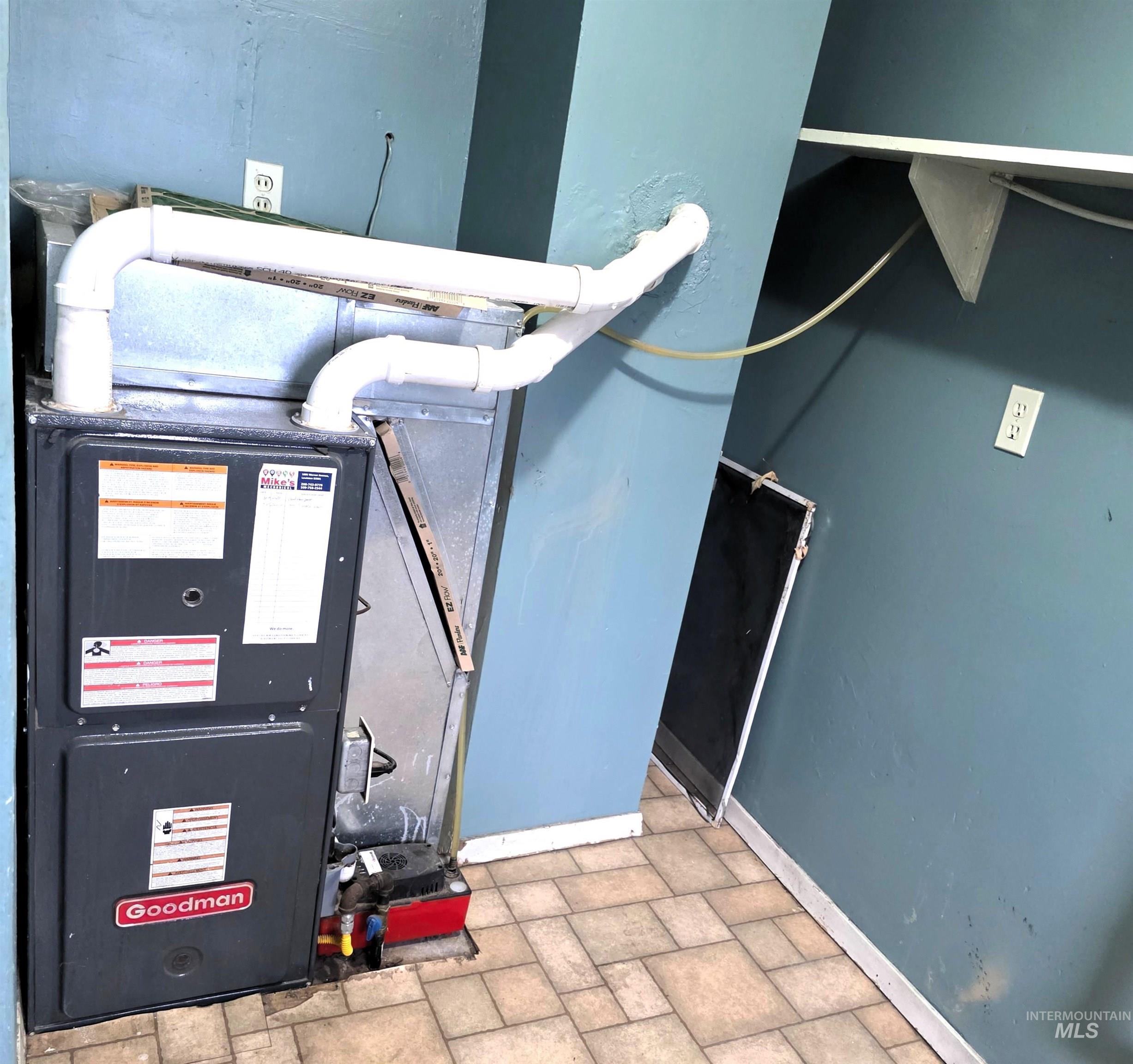 935 Preston Avenue Lewiston, ID 83501 - Photo 6 of 22 Utility room with heating unit