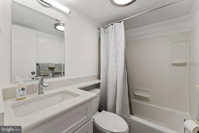 $2,000 | 1260 21st Street Northwest, Unit 1005, Washington, DC 20036