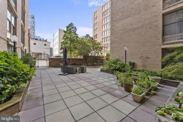 $2,000 | 1260 21st Street Northwest, Unit 1005, Washington, DC 20036