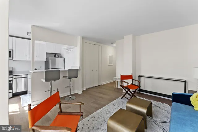 $2,000 | 1260 21st Street Northwest, Unit 1005, Washington, DC 20036