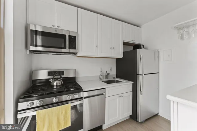 $2,000 | 1260 21st Street Northwest, Unit 1005, Washington, DC 20036
