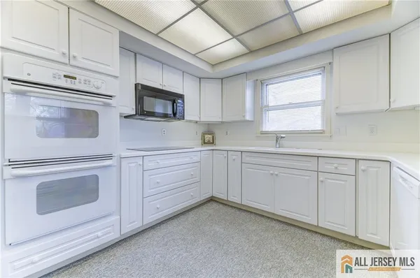 $748,000 | 321 A Sharon Way, Unit 321A, Monroe Township, NJ 08831