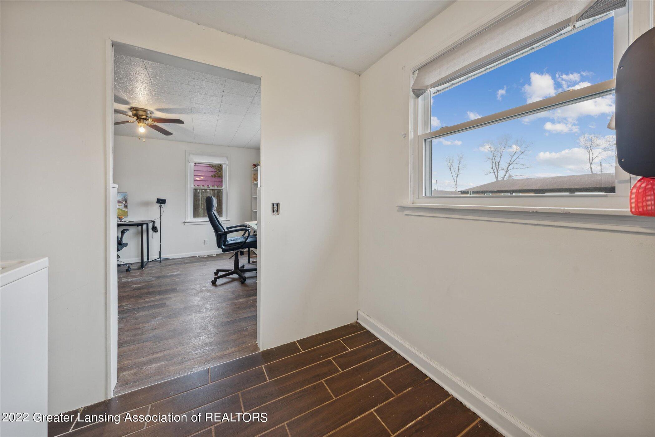 1015 Eastfield Road Lansing, MI 48917 - Photo 22 of 36 22-1015-Eastfield-Rd-Lansing-MI-48917-Wi