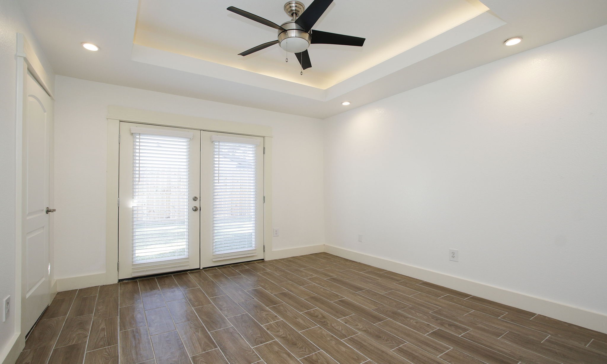 10611 Deerwood Road Houston, TX 77042 - Photo 27 of 47 wooden floor in an empty room with a window