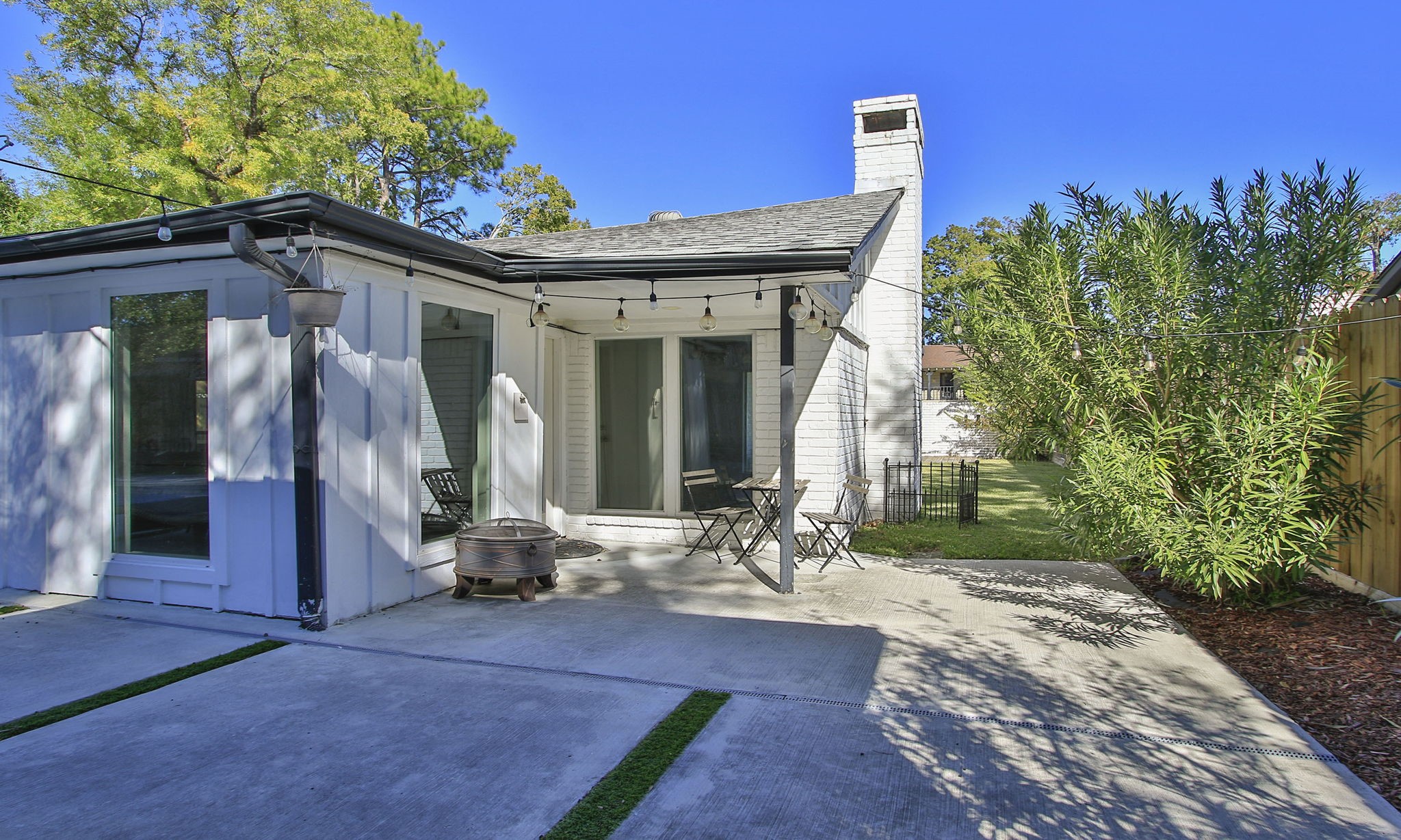 10611 Deerwood Road Houston, TX 77042 - Photo 38 of 47 a front view of a house with garden