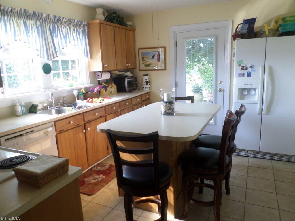 163 Manley Farm Road Reidsville, NC 27320 - Photo 25 of 30 Bright sun shiny kitchen!