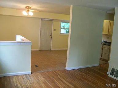 310 Midlothian Road St. Louis, MO 63137 - Photo 3 of 16