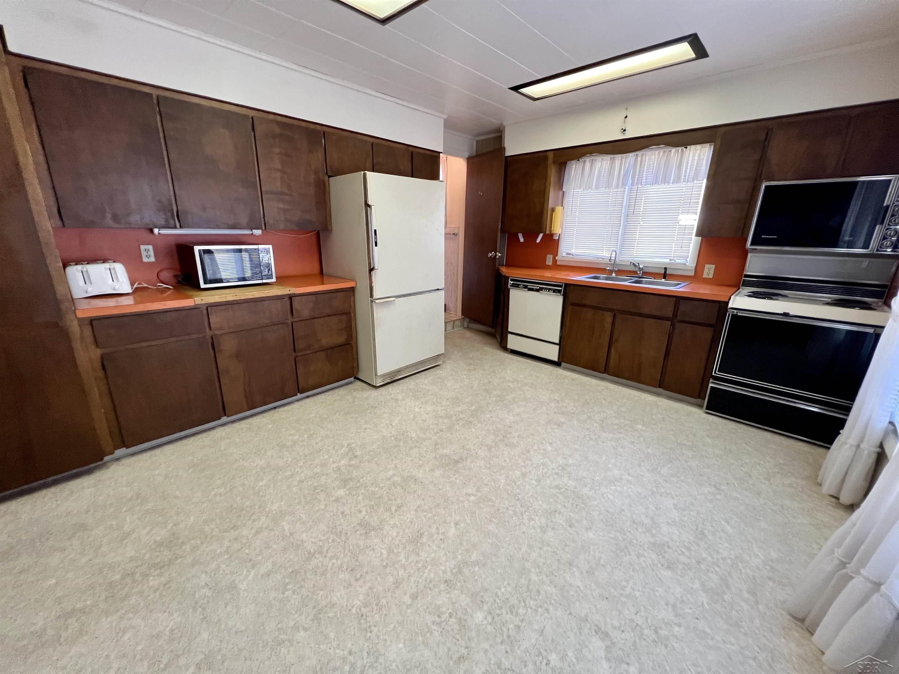 8079 North Meridian Road Merrill, MI 48637 - Photo 11 of 25 50104602-10.JPG