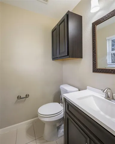 a view of yard with large tree