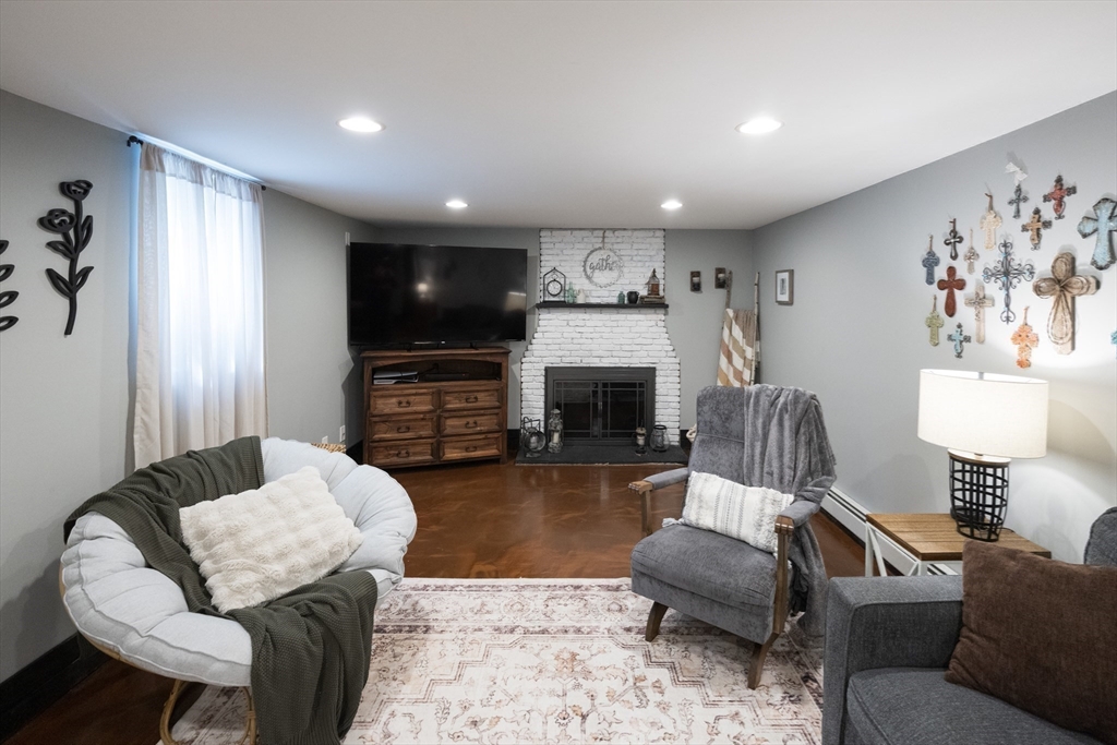 149 Berry Corner Road Charlton, MA 01507 - Photo 6 of 32 Gallery Image 6