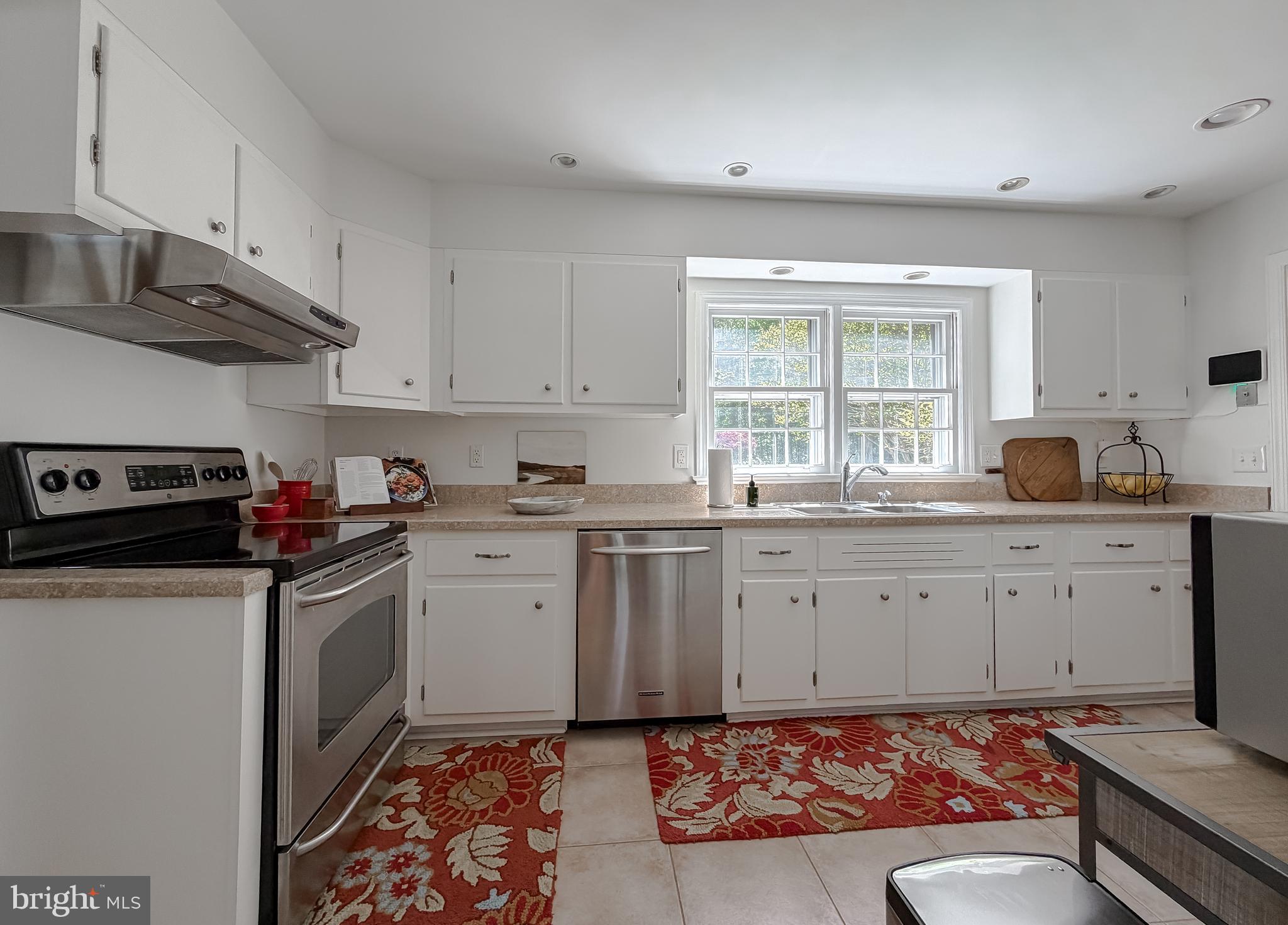 23761 Kingston Creek Road California, MD 20619 - Photo 25 of 61 a kitchen with granite countertop white cabinets and white appliances