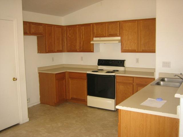 2242 West Vineyard Road Phoenix, AZ 85041 - Photo 3 of 5 Kitchen