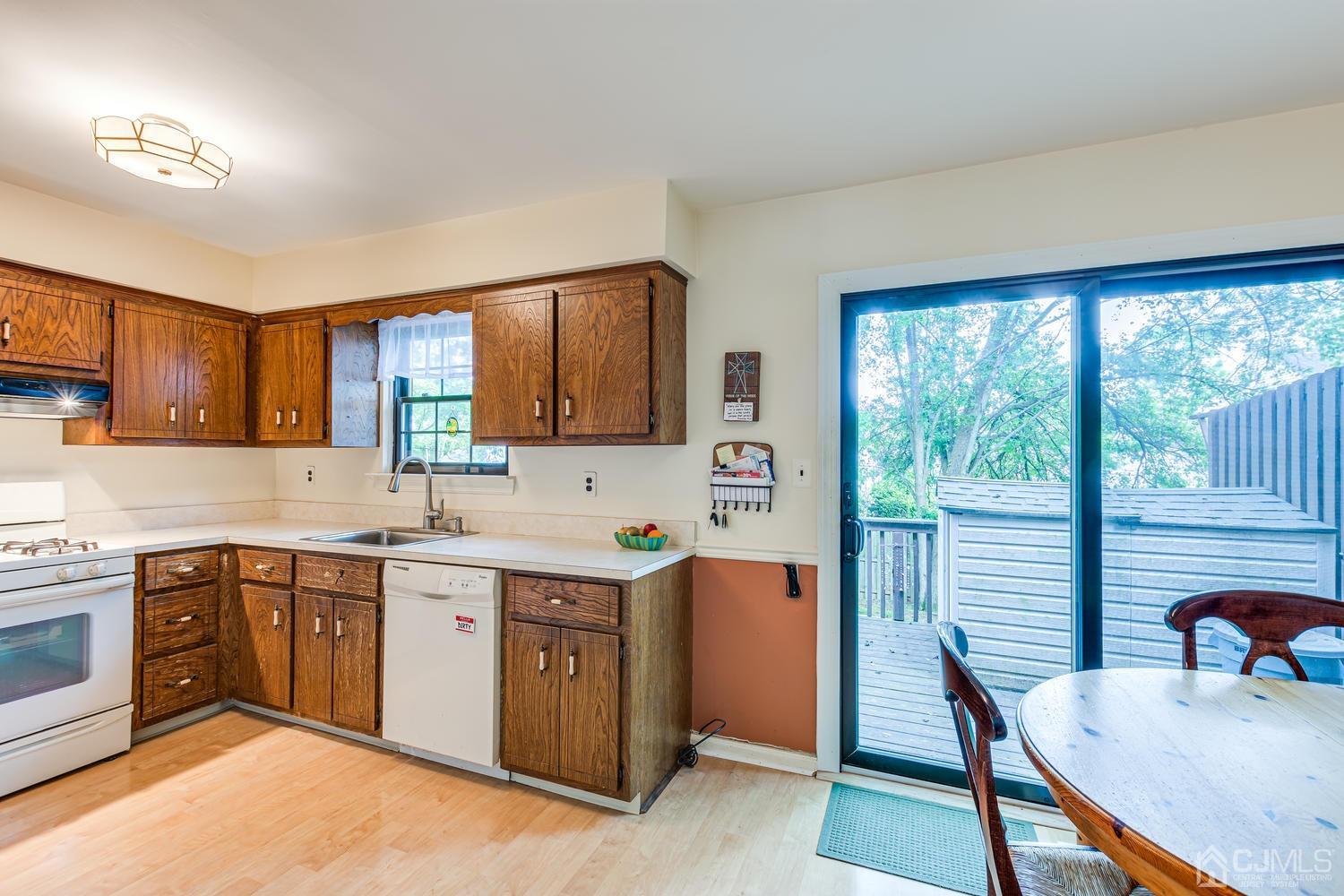 40 Pheasant Run Edison, NJ 08820 - Photo 14 of 34 Gallery Image 14