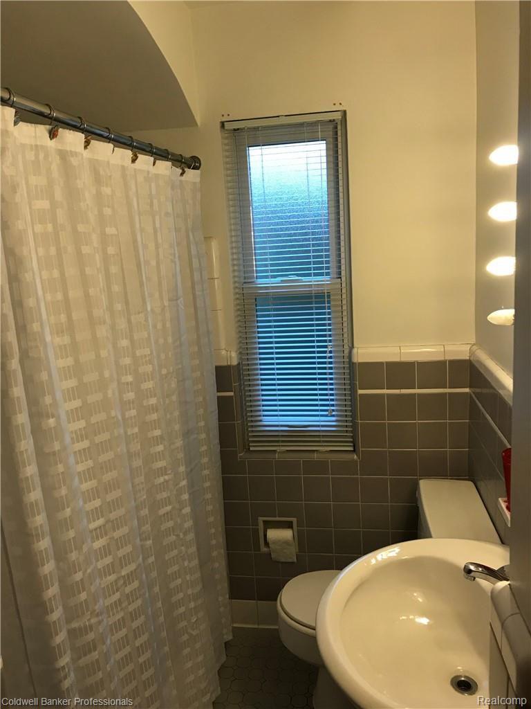 1002 Hawthorne Road Grosse Pointe, MI 48236 - Photo 19 of 26 Pic 19.jpg