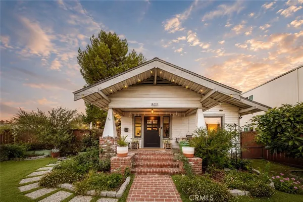 $899,000 | 805 Loma Avenue, Long Beach, CA 90804
