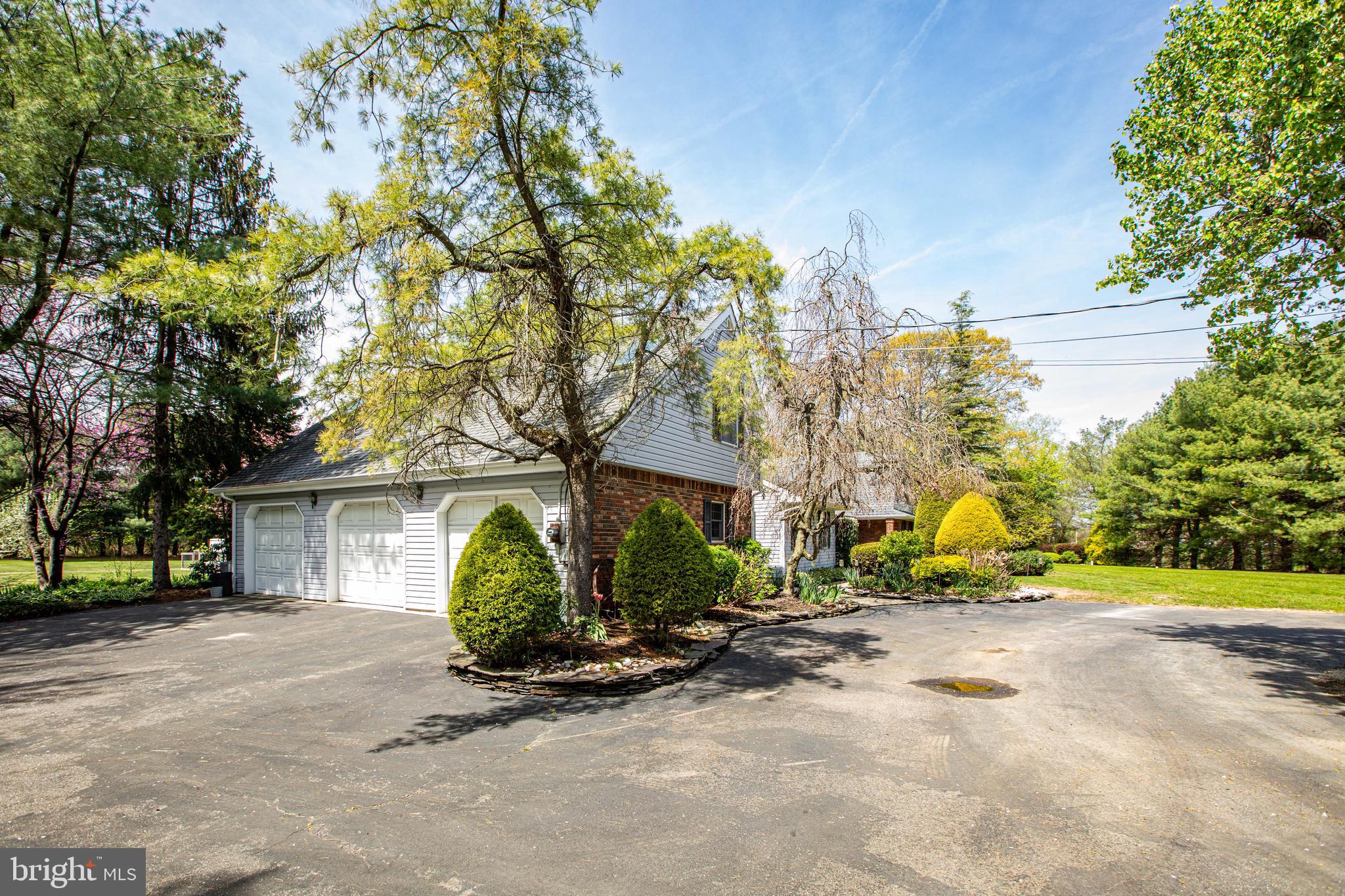 12 Millstream Road Cream Ridge, NJ 08514 - Photo 7 of 76 3 Car Attached Garage