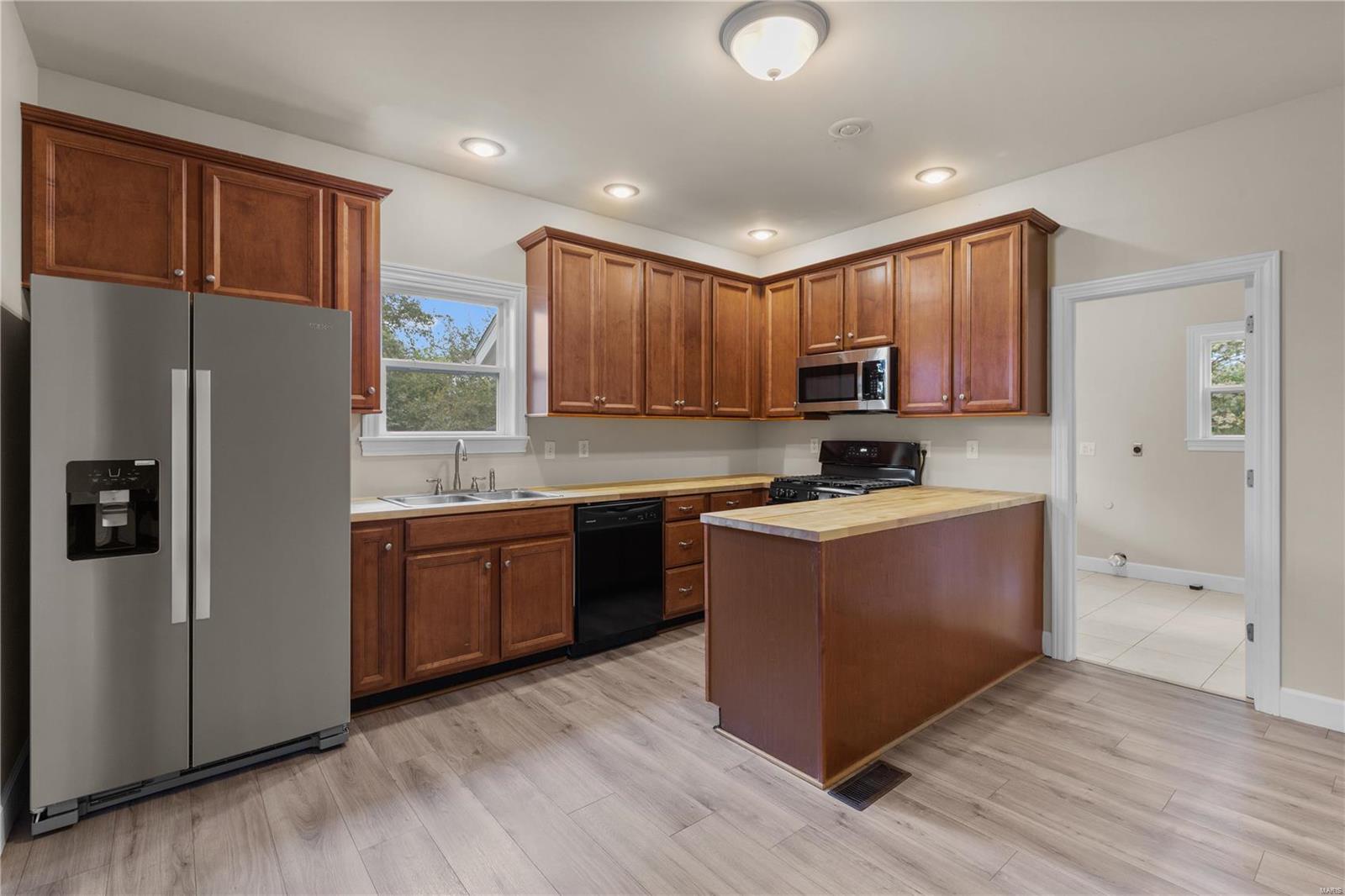 8103 Wood Station Road Alton, IL 62002 - Photo 13 of 43