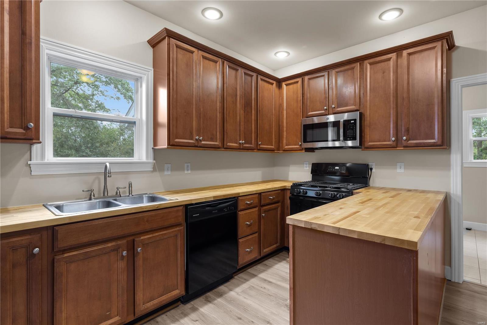 8103 Wood Station Road Alton, IL 62002 - Photo 14 of 43