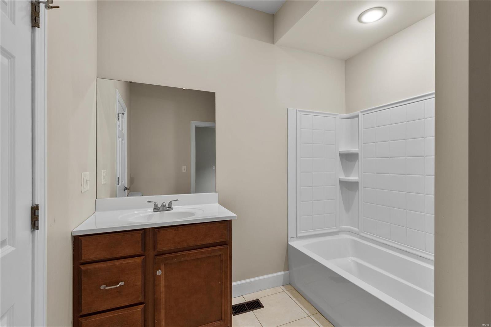 8103 Wood Station Road Alton, IL 62002 - Photo 17 of 43