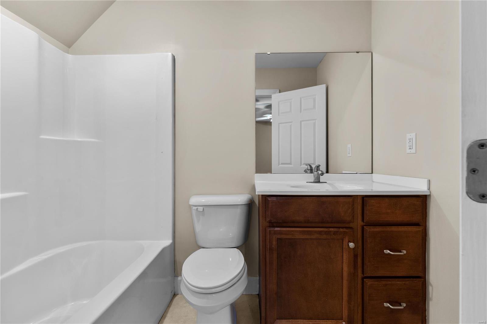 8103 Wood Station Road Alton, IL 62002 - Photo 23 of 43