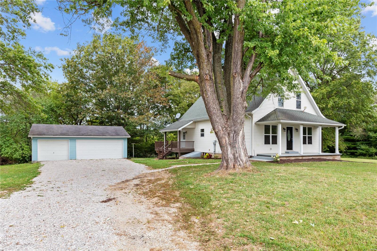 8103 Wood Station Road Alton, IL 62002 - Photo 3 of 43