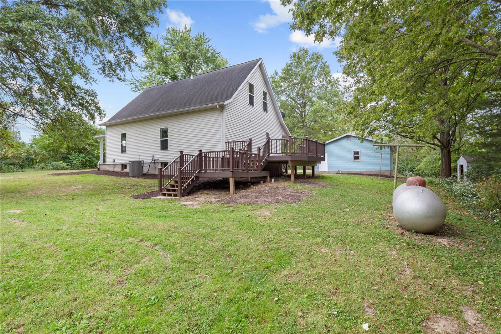 8103 Wood Station Road Alton, IL 62002 - Photo 4 of 43