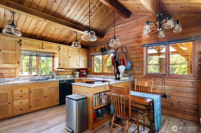 $950,000 | 898 East Meadowood Lane, Freeland, WA 98249