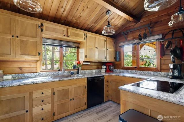 $950,000 | 898 East Meadowood Lane, Freeland, WA 98249