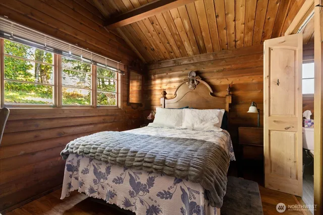 $950,000 | 898 East Meadowood Lane, Freeland, WA 98249