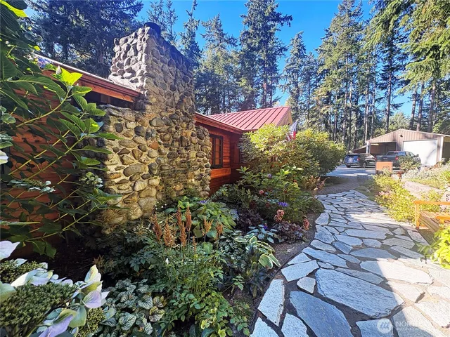 $950,000 | 898 East Meadowood Lane, Freeland, WA 98249