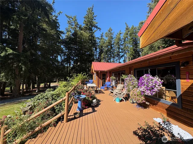 $950,000 | 898 East Meadowood Lane, Freeland, WA 98249