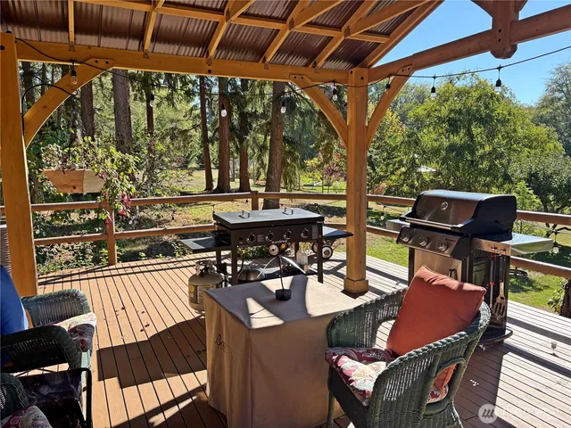 $950,000 | 898 East Meadowood Lane, Freeland, WA 98249