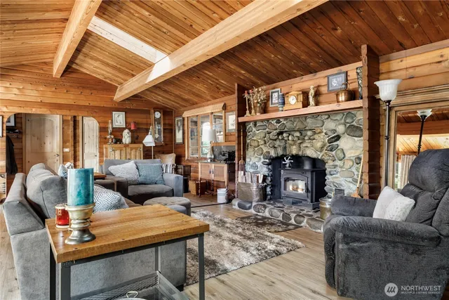 $950,000 | 898 East Meadowood Lane, Freeland, WA 98249