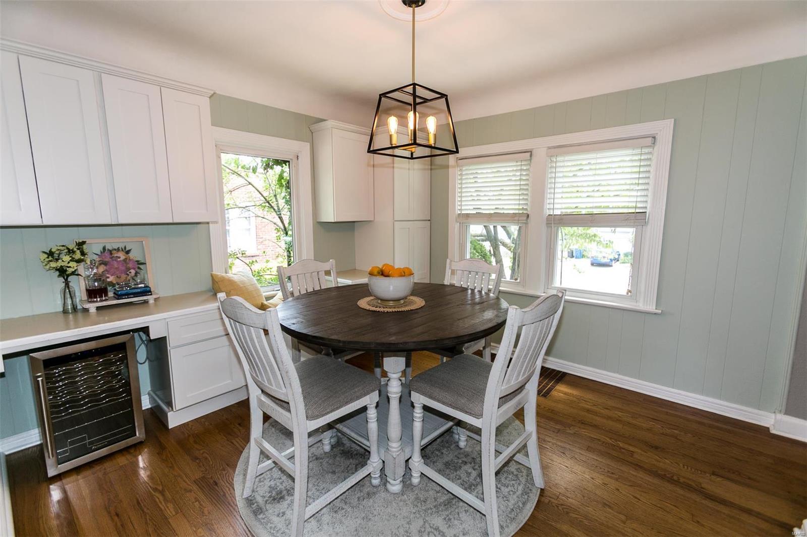 9445 MacKenzie Road St. Louis, MO 63123 - Photo 8 of 29