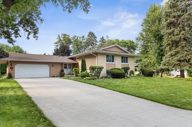 $445,000 | 2470 Hillside Road, White Bear Lake, MN 55110