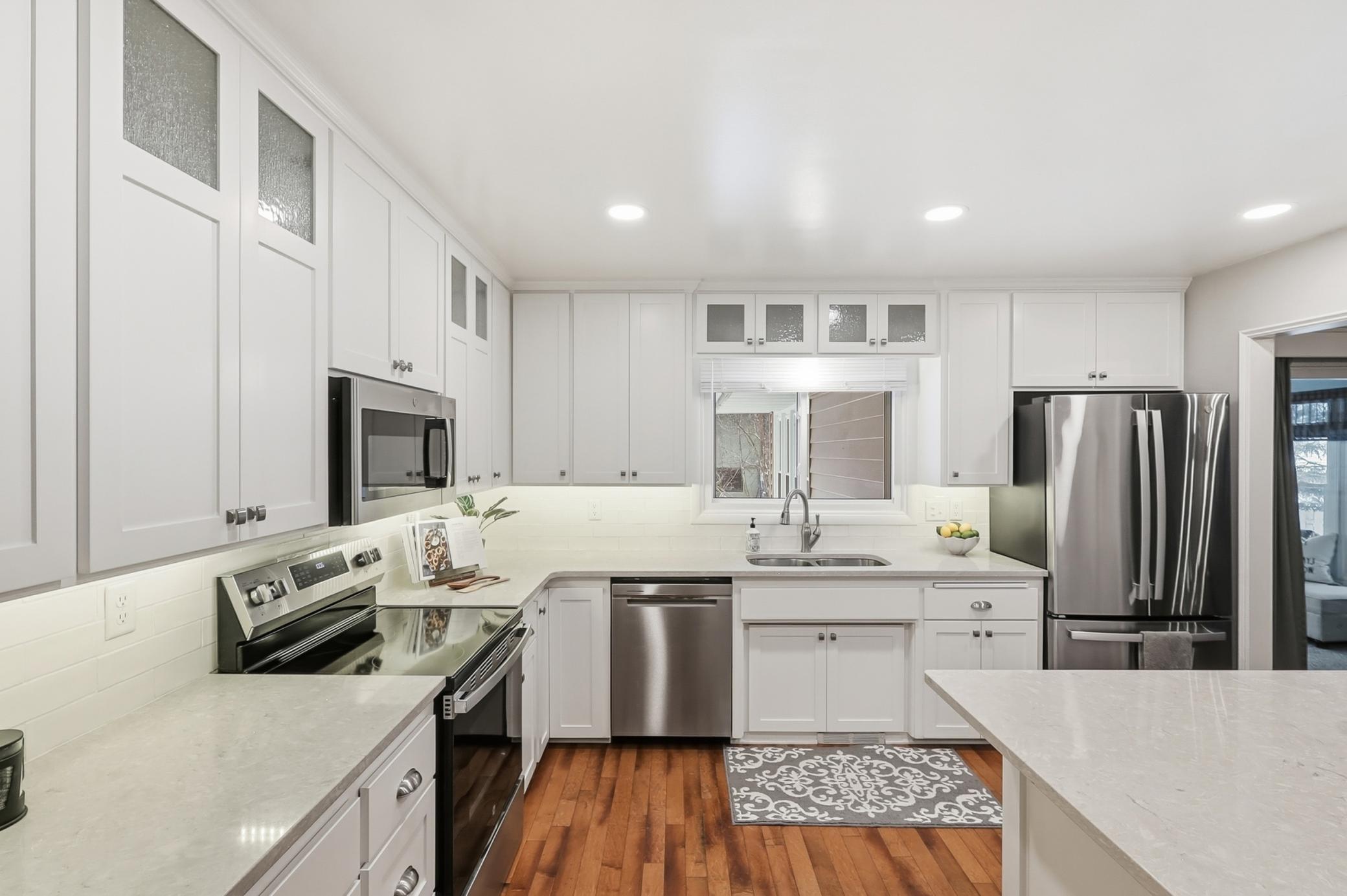 2470 Hillside Road White Bear Lake, MN 55110 - Photo 3 of 55