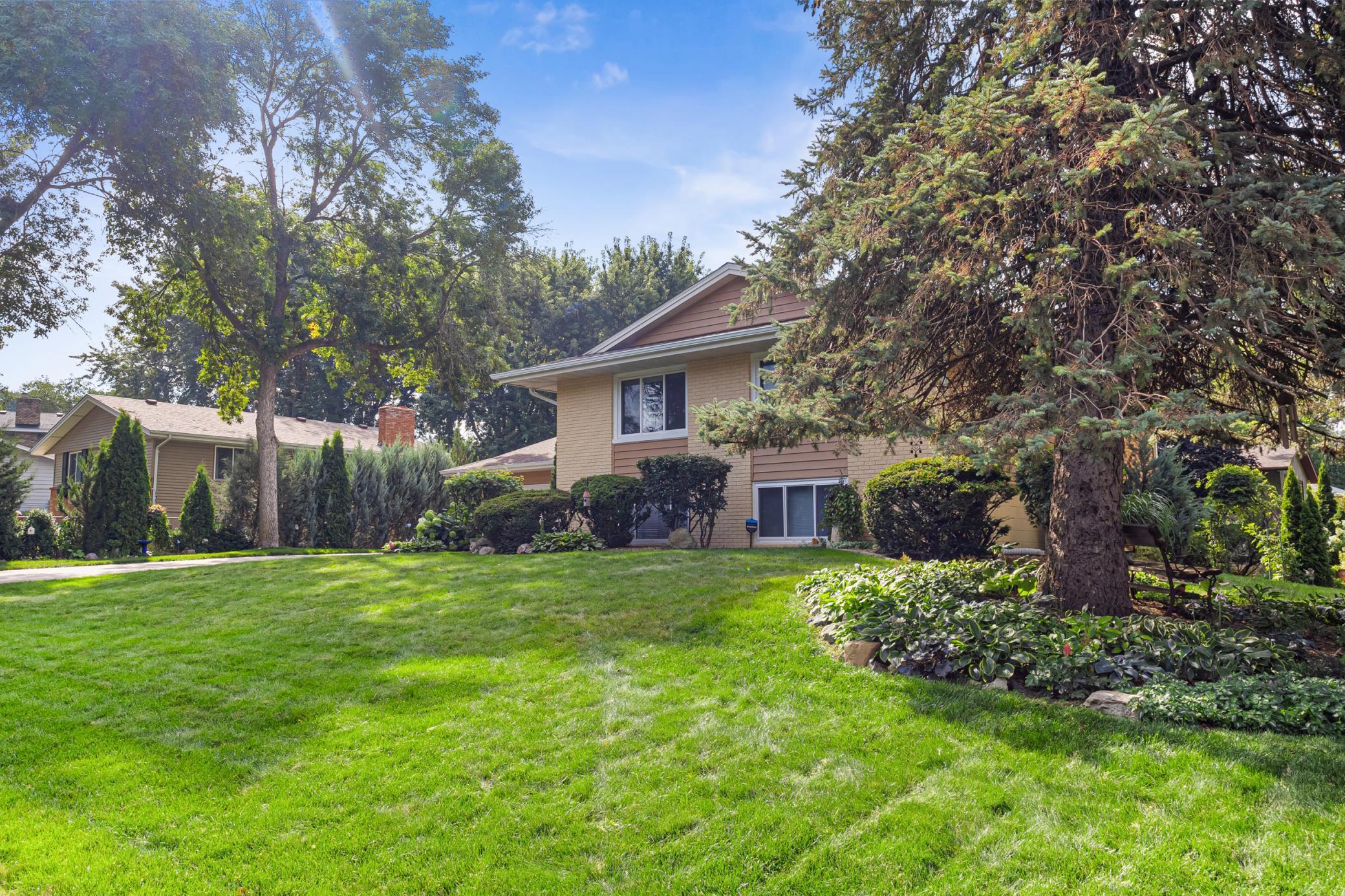 2470 Hillside Road White Bear Lake, MN 55110 - Photo 51 of 55