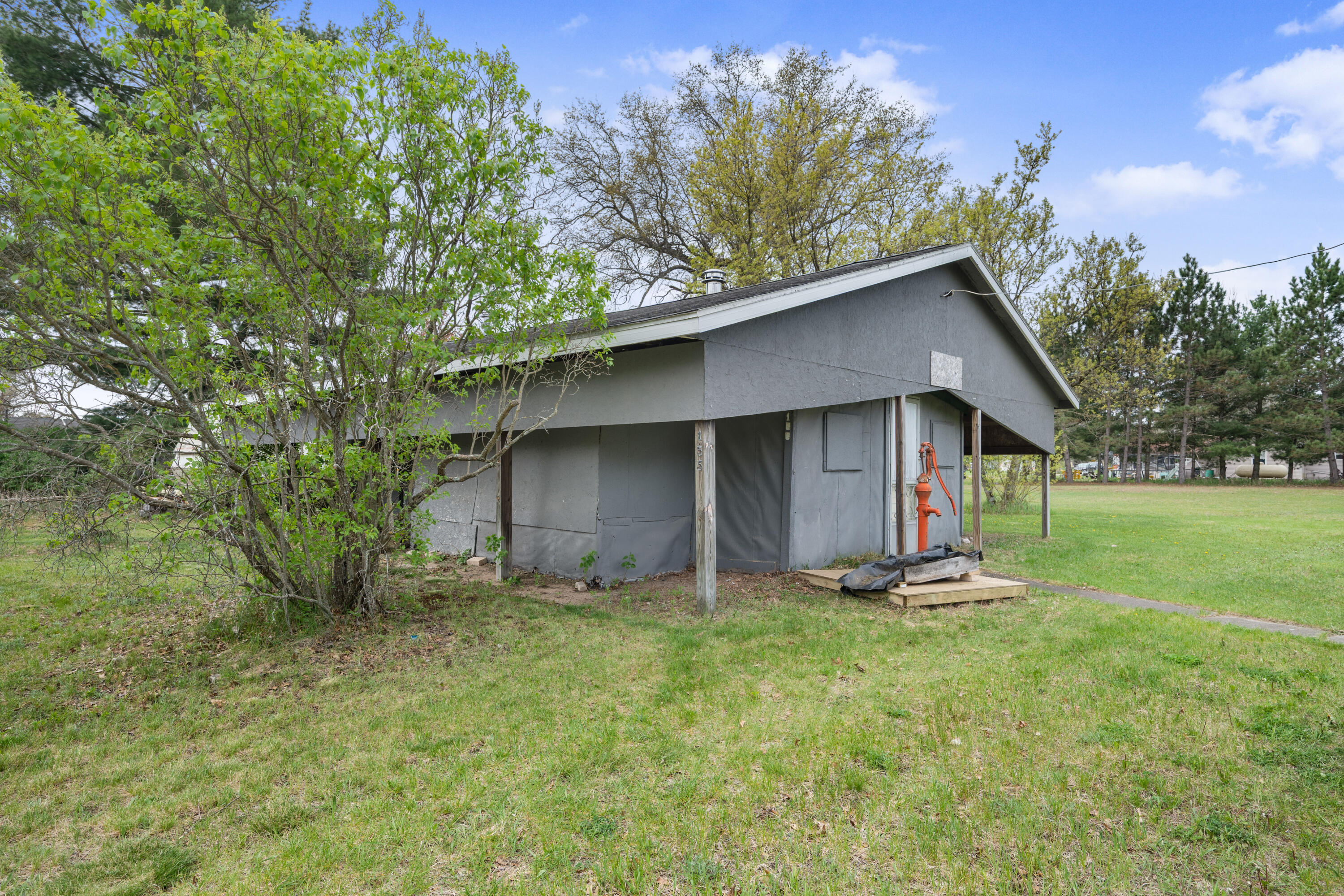 155 North Cook Avenue Harrison, MI 48625 - Photo 16 of 19 155-NFirstSt-Harrison-21