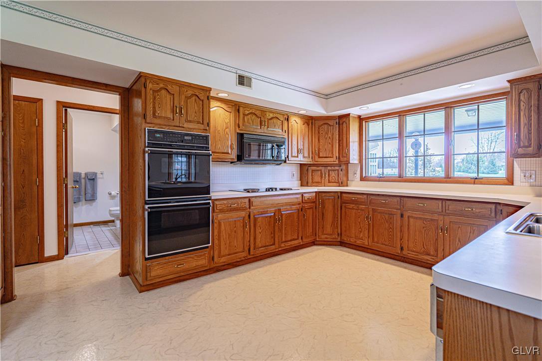 490 Timberlea Drive Nazareth, PA 18064 - Photo 17 of 48 Gallery Image 17
