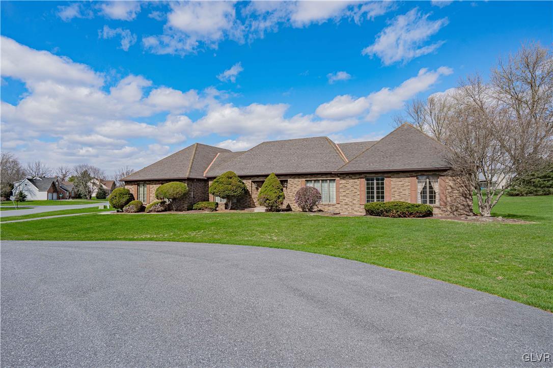 490 Timberlea Drive Nazareth, PA 18064 - Photo 3 of 48 Gallery Image 3