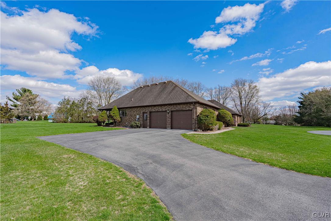 490 Timberlea Drive Nazareth, PA 18064 - Photo 4 of 48 Gallery Image 4