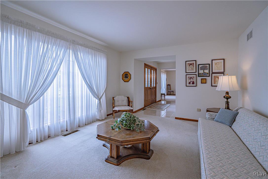 490 Timberlea Drive Nazareth, PA 18064 - Photo 10 of 48 Gallery Image 10