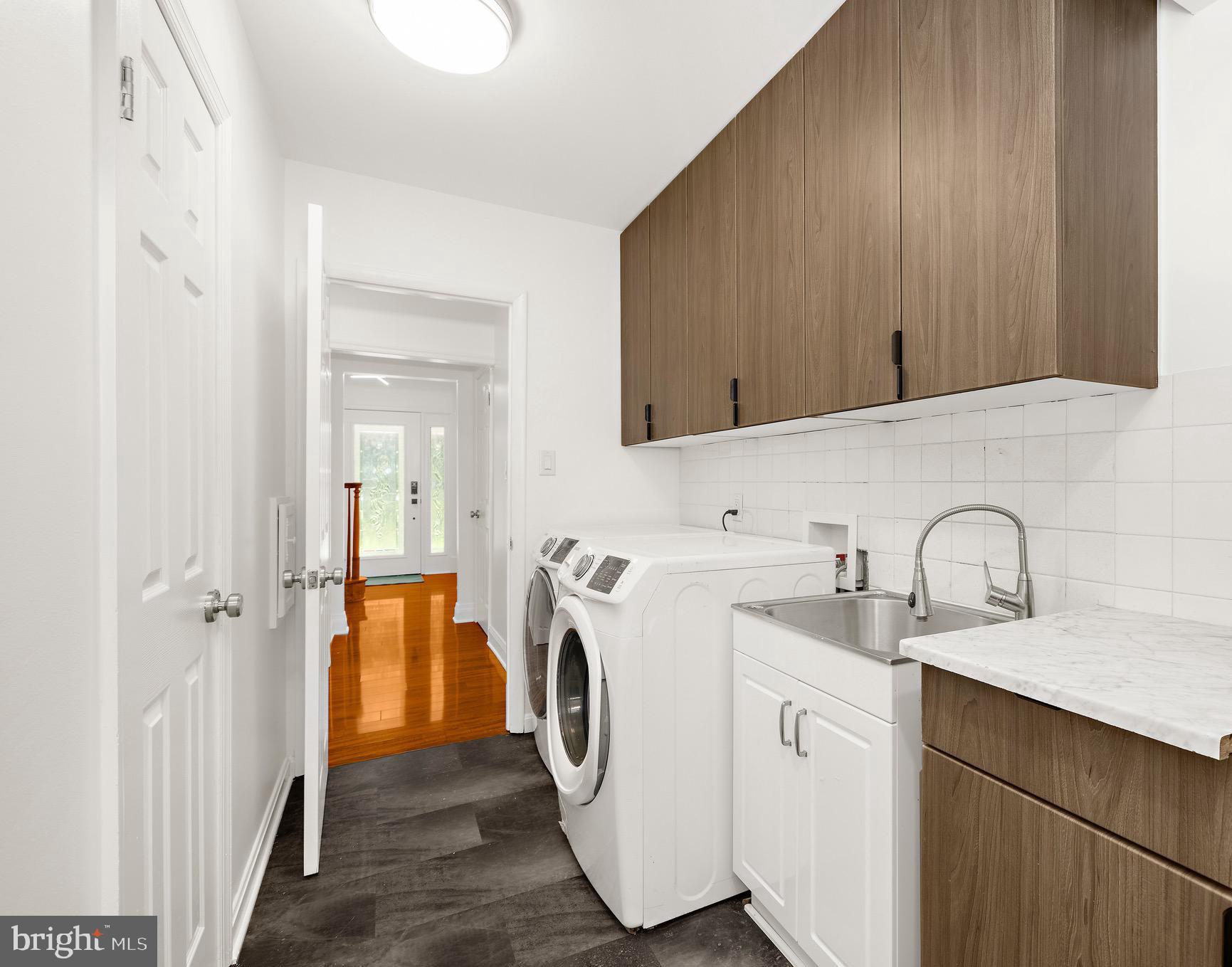 8311 Jacobs Road West Severn, MD 21144 - Photo 14 of 49 Main levél laundry / mud room.
