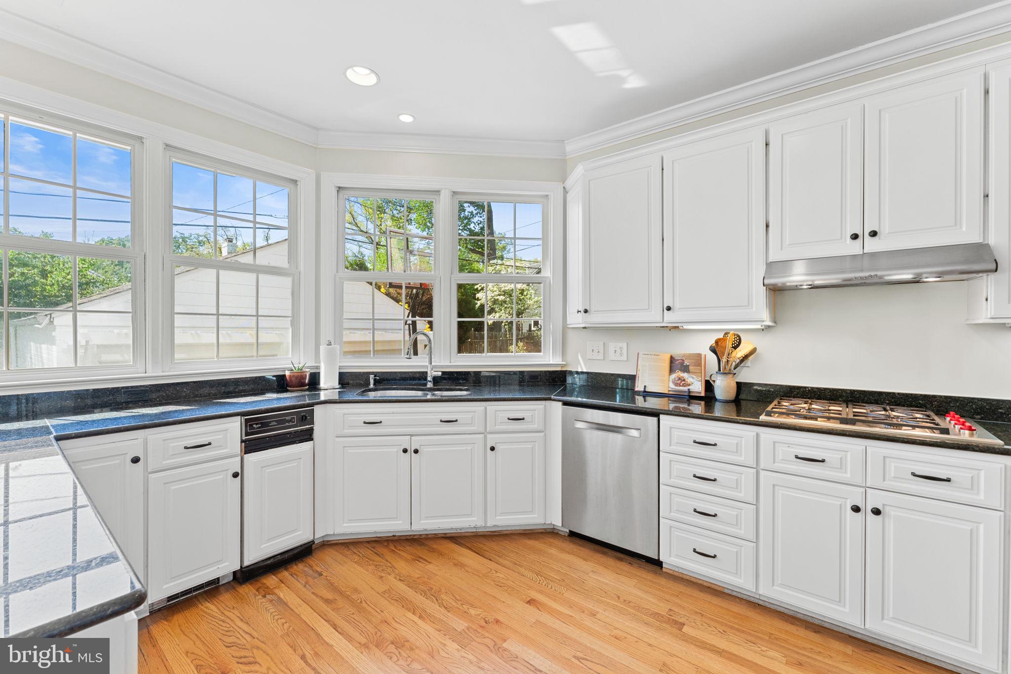 2316 South Arlington Ridge Road Arlington, VA 22202 - Photo 28 of 76