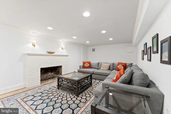 $1,599,000 | 2316 South Arlington Ridge Road, Arlington, VA 22202